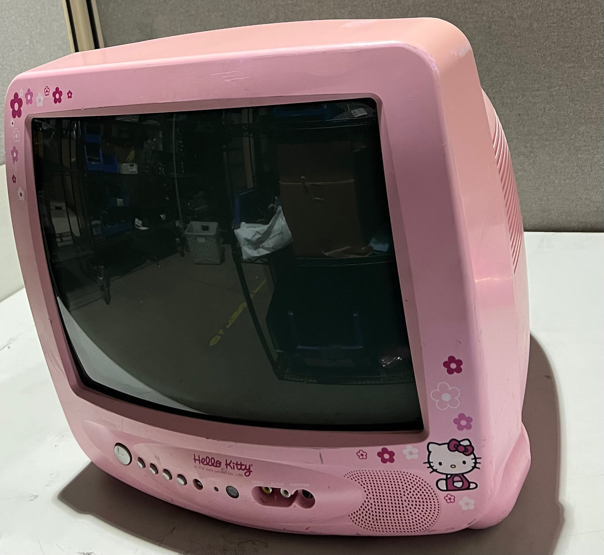 Hello Kitty 13 Stereo Color TV/DVD Combo 2024 CRT TV Model KT2313 NO Remote