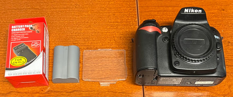 Nikon D90 DSLR Camera Body Digital SLR W/ Battery and Charger