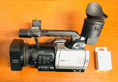 Panasonic AG-DVX100P Camcorder with / Two batteries