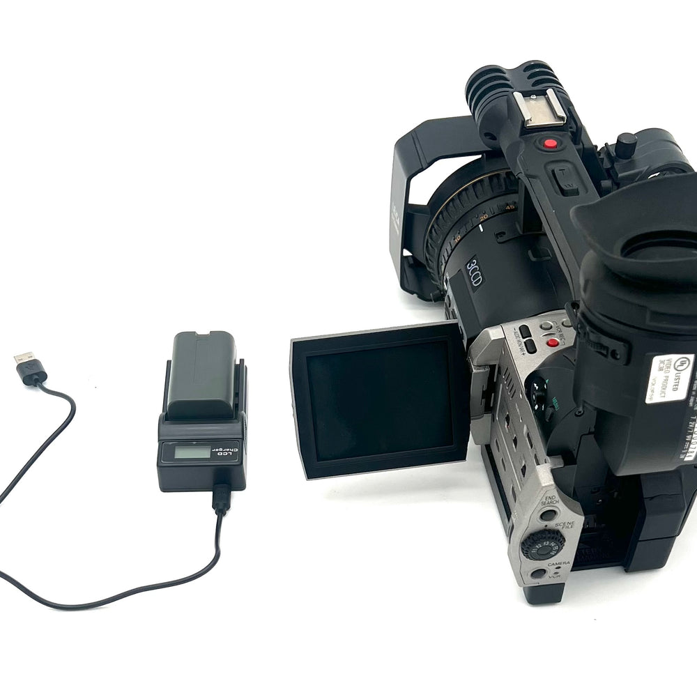 Panasonic AG-DVX100P Camcorder with / One battery and Charger