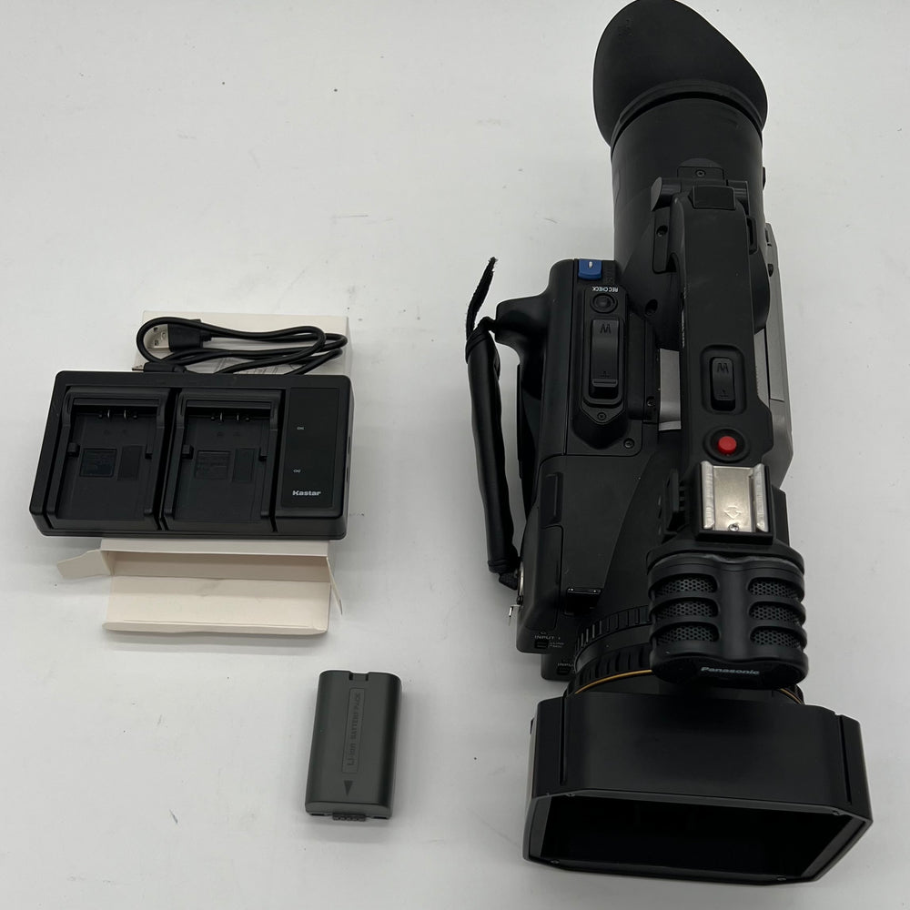 Panasonic AG-DVX100P Camcorder with / One battery and Charger