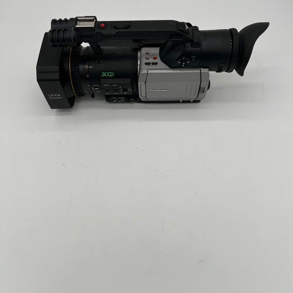 Panasonic AG-DVX100P Camcorder with / One battery and Charger