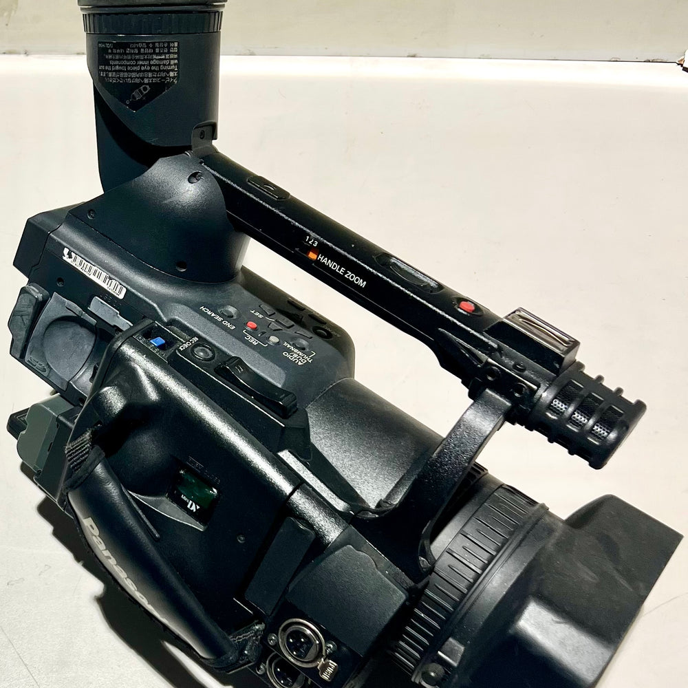 Panasonic AG-HVX200P 3CCD DVDPRO HD P2 Camcorder W/ Battery & Charger